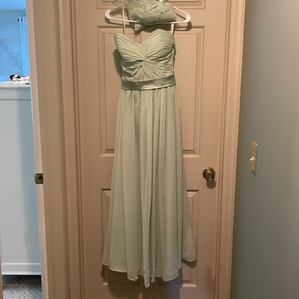 Mint green full length tool style prom dress. Size 2